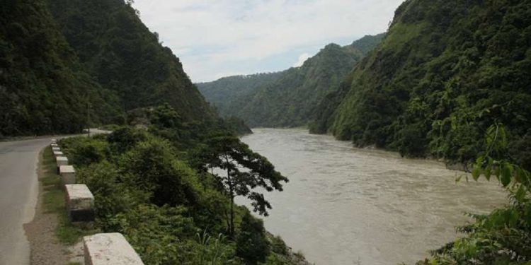 नवलपरासीबाट काठमाडौं आउँदै गरेको ट्रक त्रिशूलीमा खस्यो, ३ जना घाइते