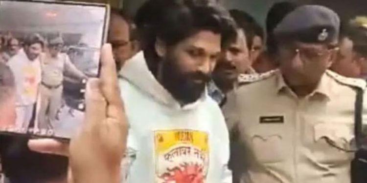 ‘पुष्पा’ अभिनेता अल्लु अर्जुन पक्राउ