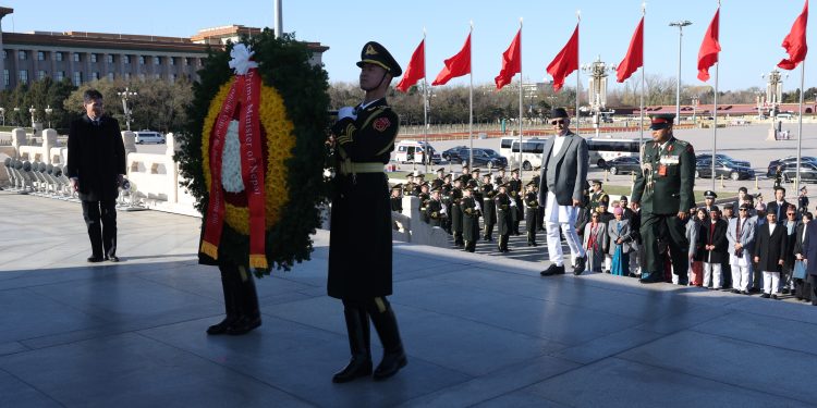 प्रधानमन्त्री ओलीद्वाारा चिनियाँ जनक्रान्तिका शहीदको स्मारकमा पुष्पहार अर्पण(तस्बिरहरु)