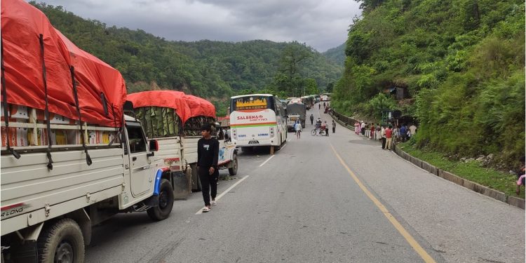 नौबिसे-मुग्लिन सडकखण्ड एक सातासम्म दैनिक तीन घण्टा आंशिक बन्द हुने