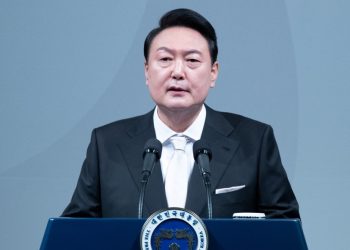 दक्षिण कोरियामा सैन्य शासन घोषणा