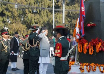 राष्ट्रपति पौडेलद्वारा पृथ्वीनारायण शाहको सालिकमा माल्यार्पण