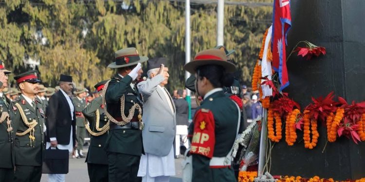 राष्ट्रपति पौडेलद्वारा पृथ्वीनारायण शाहको सालिकमा माल्यार्पण