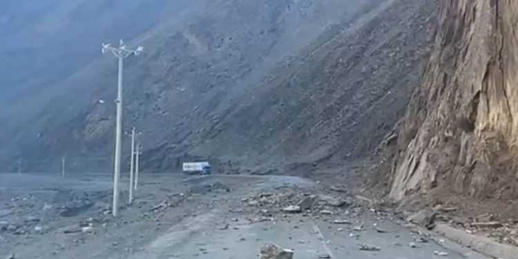 भूकम्पपछि माउन्ट कोमोलाङ्मा क्षेत्र बन्द