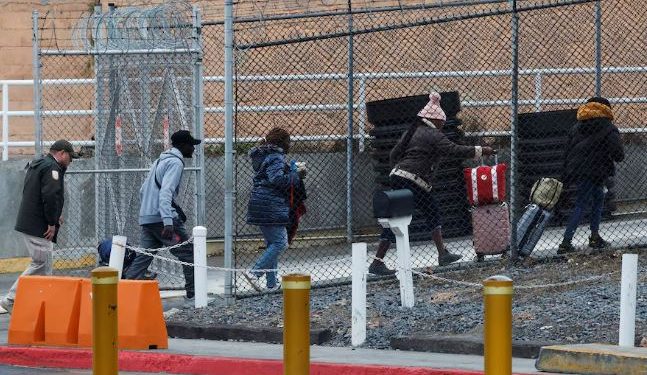 अमेरिकामा पहिलो दिन करिब ५ सय आप्रवासी पक्राउ