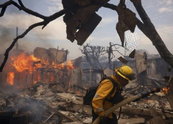 क्यालिफोर्नियामा आगलागीः मृत्यु हुनेको संख्या १६ पुग्यो