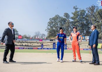 महिला टी- २०ः नेदरल्याण्डसविरूद्ध बलिङ गर्दै नेपाल