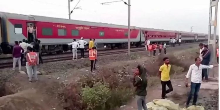 भारतमा रेल दुर्घटना हुँदा ११ जनाको मृत्यु