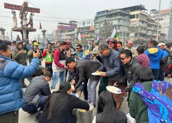 दमकमा झडप, तीन राउन्ड अश्रुग्यास प्रहार(भिडियोसहित)