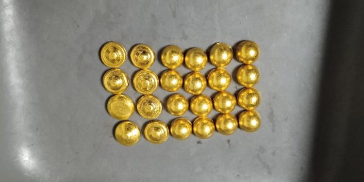 पौन ४ किलो सुनसहित ४ जना पक्राउ