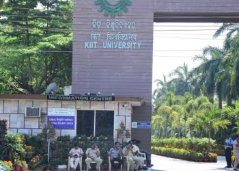 केआईआईटीका २ कर्मचारी बर्खास्त, वरिष्ठ प्रशासनिक अधिकारीसहित ३ निलम्बित