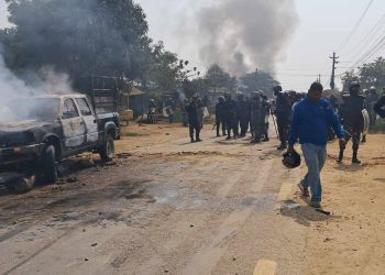 प्रेम विवाहको विवाद झडपमा परिणत, प्रहरीको गाडी जलाइयो, २० जना घाइते