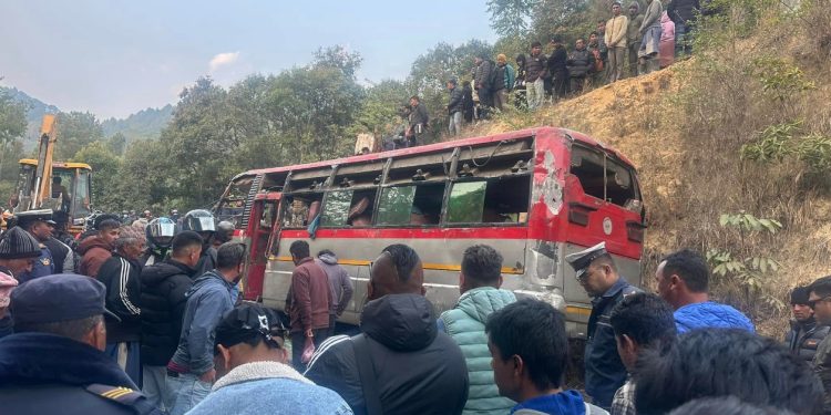 शंकरापुर स्कुल बस दुर्घटनाः ३ जनाको मृत्यु(विवरणसहित)