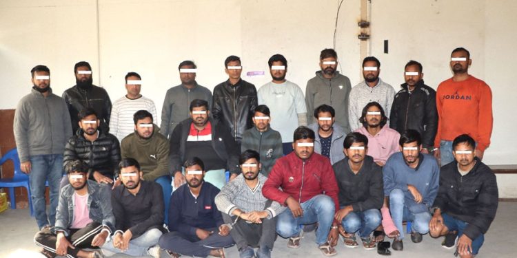 बूढानीलकण्ठमा प्रहरीको छापाः २४ भारतीय पक्राउ