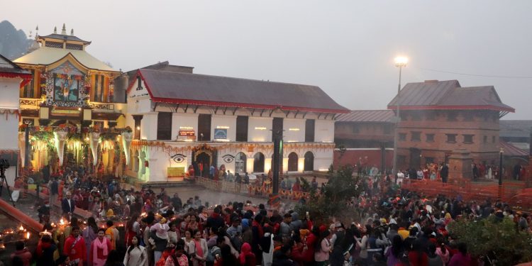 आज महाशिवरात्रि, बिहानैदेखि पशुपतिनाथका चारै ढोका खुला