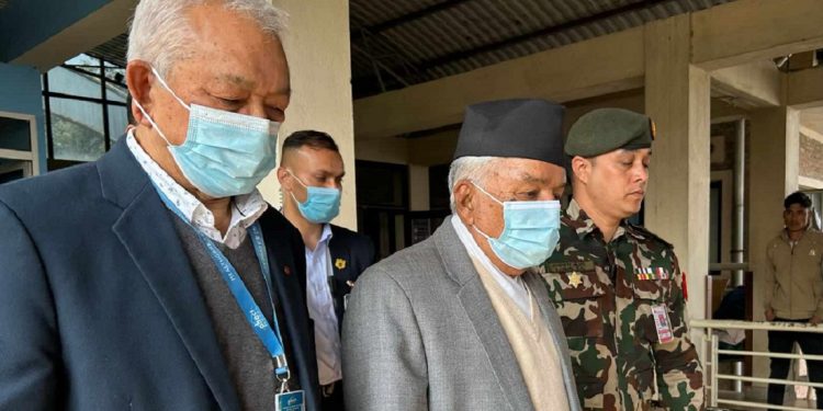 किर्तिपुर बर्न अस्पताल पुगे राष्ट्रपति, लिए अर्थमन्त्री पौडेलको स्वास्थ्य अवस्थाबारे जानकारी