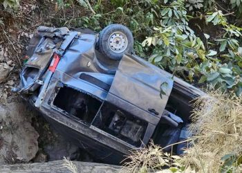 मनकामना मन्दिर दर्शन गरेर फर्कँदै गरेका यात्रु सवार माइक्रो बस दुर्घटना