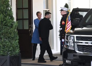 ह्वाइट हाउसबाट निकालिए जेलेन्स्की