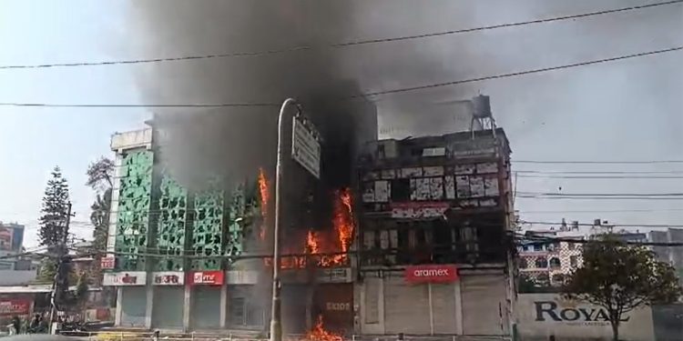 तीनकुनेमा हवाई फायर