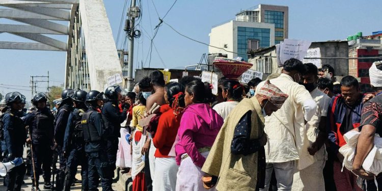 बानेश्वरमा प्रहरी र प्रदर्शनकारीबीच झडप