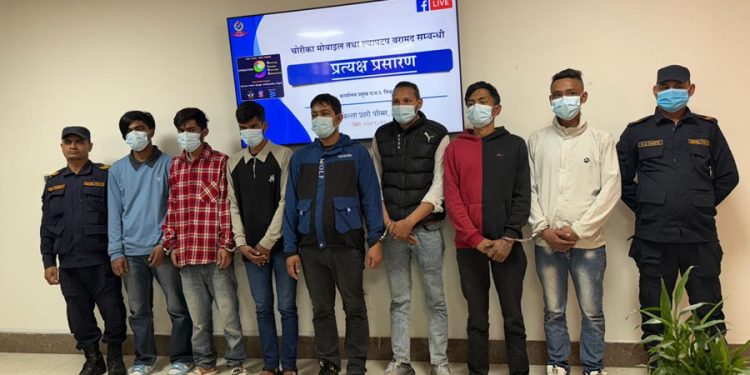 चोरीका २ सय ७१ थान मोबाइलसहित ७ जना पक्राउ