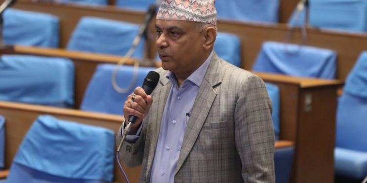 सांसद घिमिरेको अभिव्यक्तिप्रति पार्टीभित्रै प्रश्नः माफी माग्न लगाउने