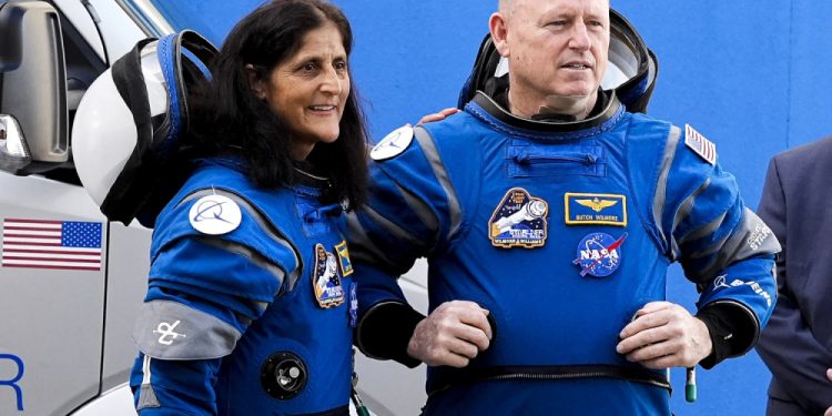 अन्तरिक्षमै अड्किएका सुनिता र बुच लिन रकेट पठाइयो