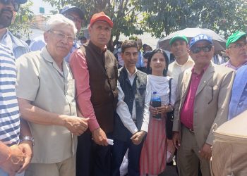 सिंहदरबारको गेटमै पुगरे फर्किए शिक्षक नेता