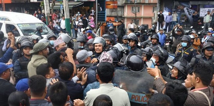 शिक्षक आन्दोलनका क्रममा झडप