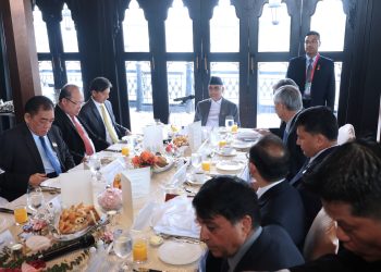 प्रधानमन्त्री ओली र थाइल्यान्डका व्यवसायीबीच भेटवार्ता