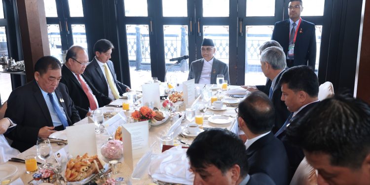 प्रधानमन्त्री ओली र थाइल्यान्डका व्यवसायीबीच भेटवार्ता