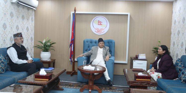 शिक्षकका माग सम्बोधन गर्न छलफलमा सभामुख र शिक्षामन्त्री