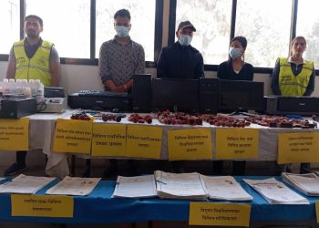 कीर्ते कागजात बनाउने कारखानामा छापा, तीनजना पक्राउ