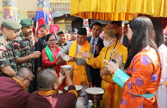 राष्ट्रपतिद्वारा बौद्धस्थित ल्हाखाङ गुम्बामा पूजा, आराधना