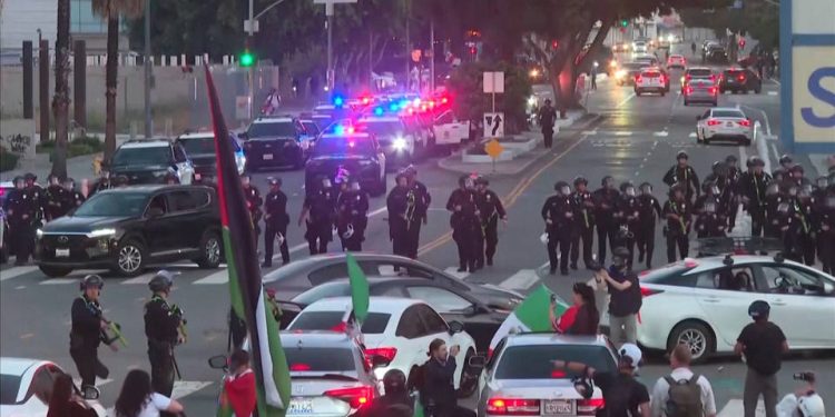 लस एन्जेलसमा कर्फ्यू ‘केही दिन’ जारी रहने