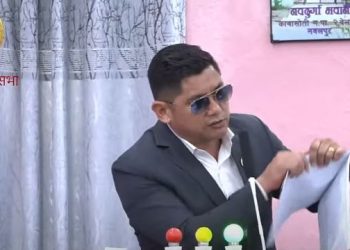 गण्डकीका सांसद रेशम जुग्जालीले रोष्ट्रममै च्याते बजेट पुस्तक