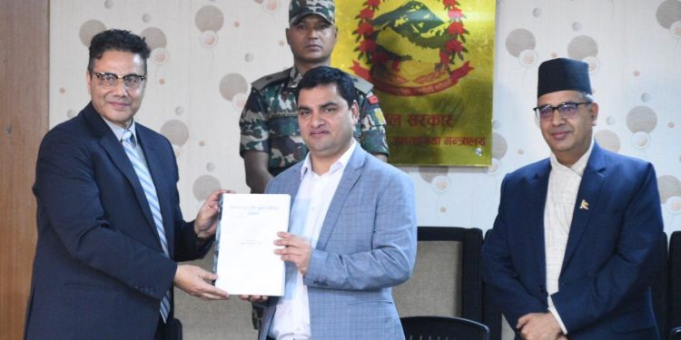 नागरिकले उचित मूल्यमा औषधि पाउने वातावरण तयार गरिन्छ: मन्त्री पौडेल