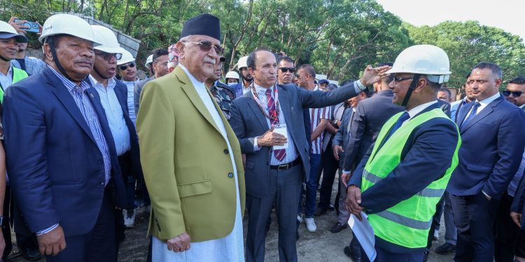 निर्माणाधीन कीर्तिपुर रंगशालाको निरीक्षणमा प्रधानमन्त्री ओली(तस्बिरहरु)