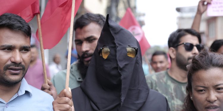 नेविसंघ अधिवेशन माग गर्दै कांग्रेस कार्यालयमा प्रदर्शन