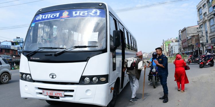 काठमाडौं उपत्यकामा प्रहरीको निःशुल्क बस सेवा(फोटोफिचर)