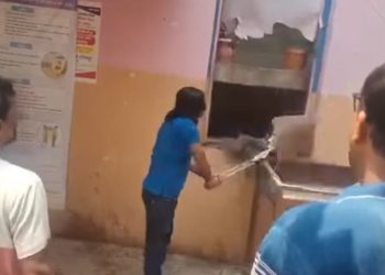 राजविराजमा निलम्बित मेयरका समर्थकद्वारा नगरपालिका तोडफोड(भिडियोसहित)