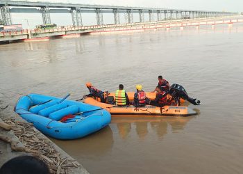 सप्तकोशीमा बेपत्ता गोताखोरको खोजी जारी, एक जनाको शव भेटियो