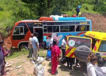 रामेछापबाट काठमाडौं आउँदै गरेको बस काभ्रेमा दुर्घटना(भिडियोसहित)