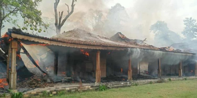 गैंडाकोटको बगैंचा एडभेन्चर रिसोर्टमा भीषण आगलागी