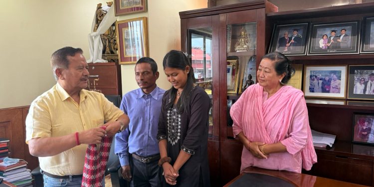 इँटाभट्टाकी गोमालाई भाटभटेनीका अध्यक्ष गुरूङले आफ्नै खर्चमा एमबीबीएससम्म पढाउने