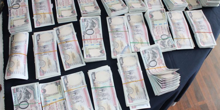 सुर्खेतमा ठूलो मात्रामा नक्कली नोट र लागूऔषध अफिमसहित ५ जना पक्राउ