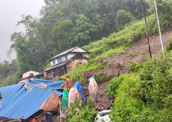 पर्वतको मोदी गाउँपालिकामा पहिरो: श्रीमानको शव फेला, श्रीमती अझै बेपत्ता