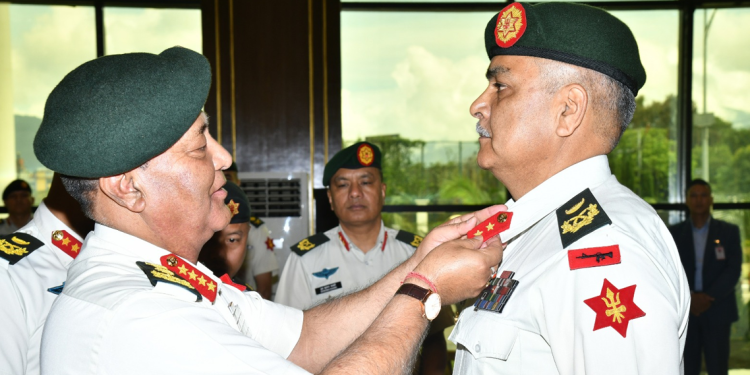 सहायक रथी रविन्द्र खत्री उपरथीमा बढुवा, दर्ज्यानी चिह्न प्रदान