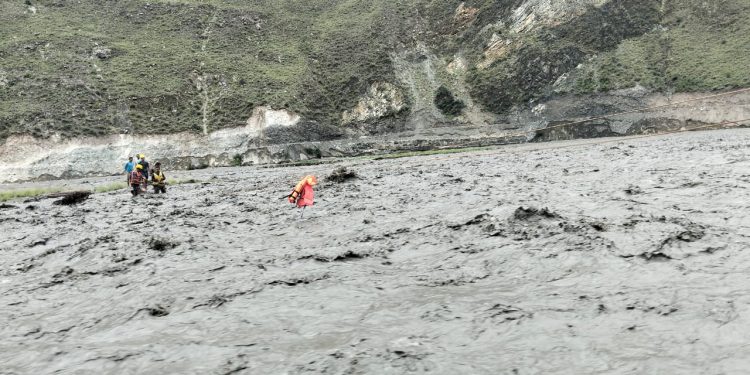 ठूलीभेरी नदीबाट ४ जनाको सकुशल उद्धार(भिडियोसहित)