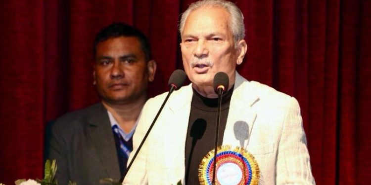 चीन-भारतसँग झुक्नु हुँदैन: डा. भट्टराई